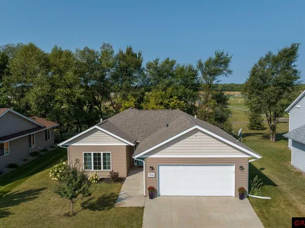 2061 Pratt Cir, Saint Peter, MN 56082