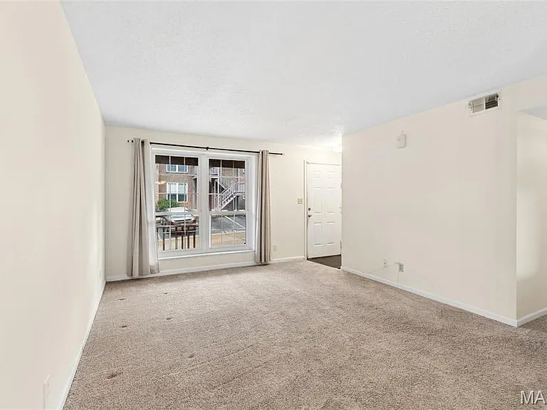 2434 Fowler Ave — Photo 5