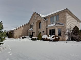 1759 Country Club Dr, Long Grove, IL 60047