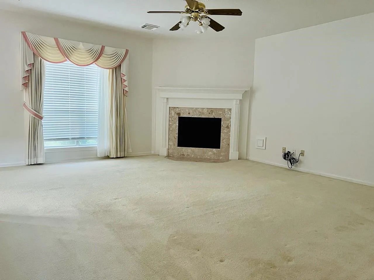 4 bed, 2.5 bath, 2688 sqft, $2,800 — Photo 4