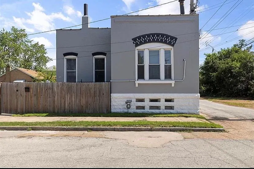 115 Nagel Ave