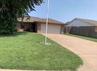 121 N Keystone Dr, Enid, OK 73703
