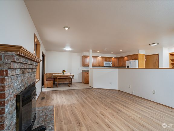 4th image of 3915 47th Street NW #2