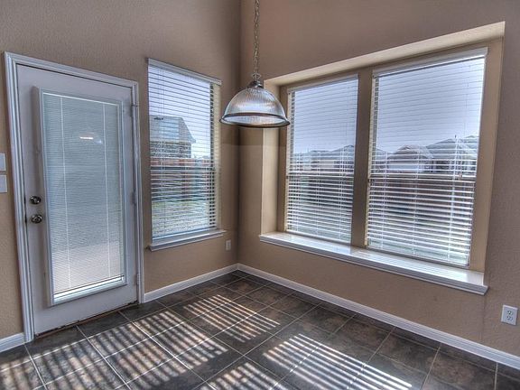5th image of 1600 Mockingbird Dr