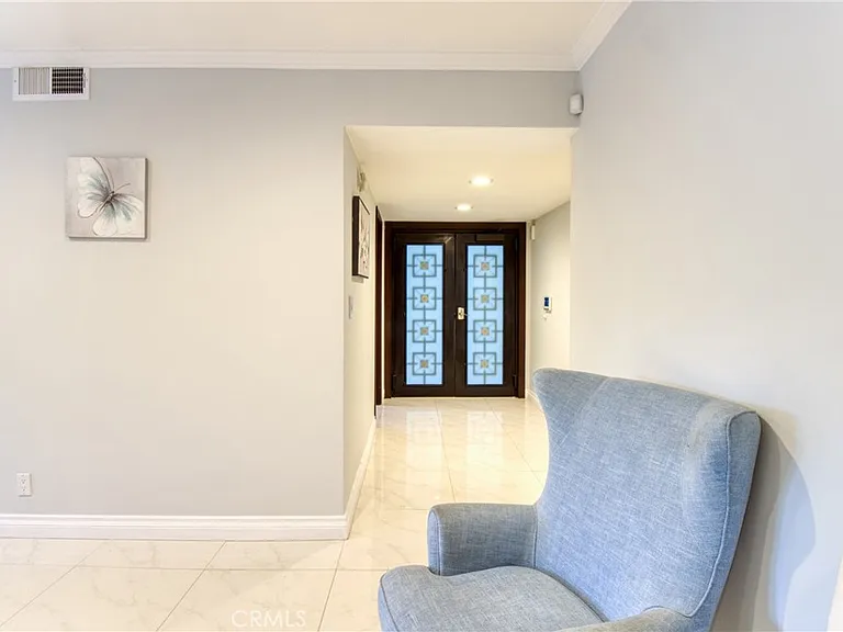7796 Skyhill Dr — Photo 5