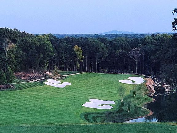 Exclusive golf course Commun