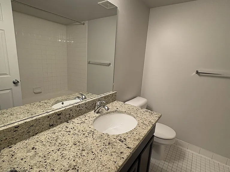 Lakeside Village Apartments — Photo 106