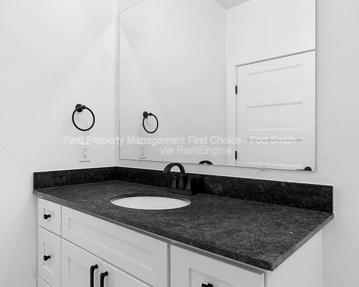 8705 Cantera Dr #B — Photo 16