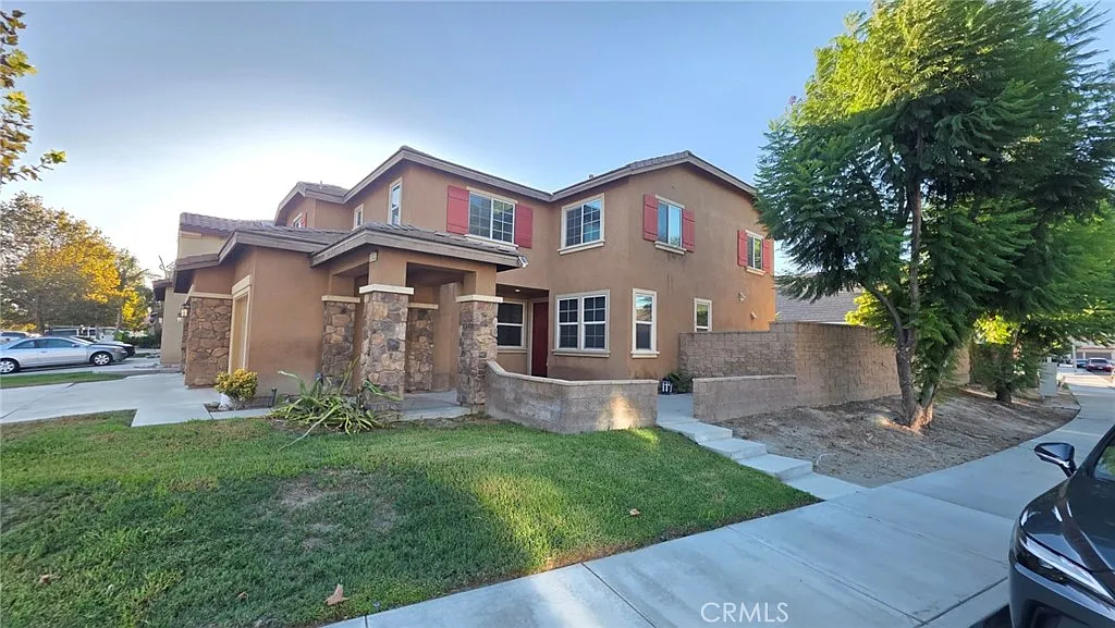 4 bed, 2828 sqft, $3,900 — Photo 3