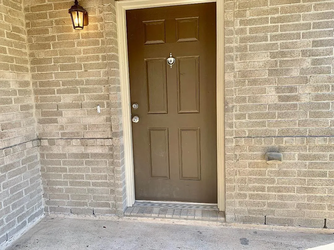 3 bed, 2.5 bath, 2172 sqft, $2,100 — Photo 3