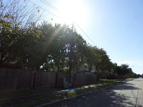 4th image of 1106 Glenmeadows Dr