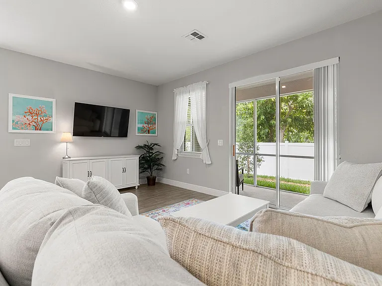 5270 Neil Dr — Photo 9