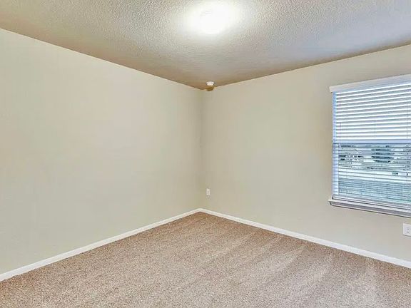 3rd image of 15000 Jolynn St