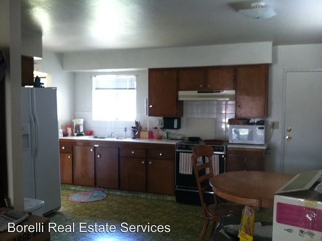 2nd image of 403 Sherwood Dr