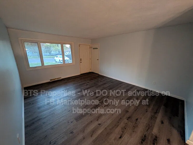 3 bed, 1.0 bath, 1360 sqft, $1,350 — Photo 3