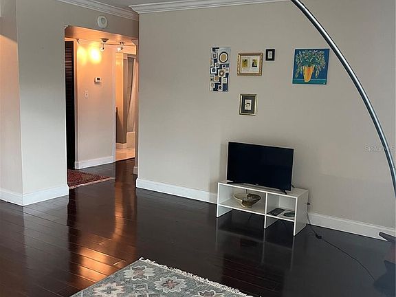 5th image of 2401 Bayshore Blvd Unit 302