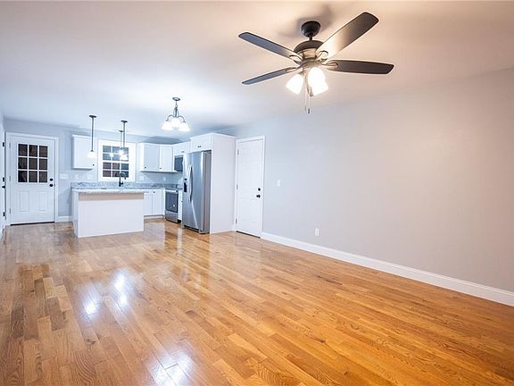 5th image of 99 Woodlawn Ave Unit 1
