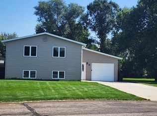 8 Brevet Pl, Bismarck, ND 58504
