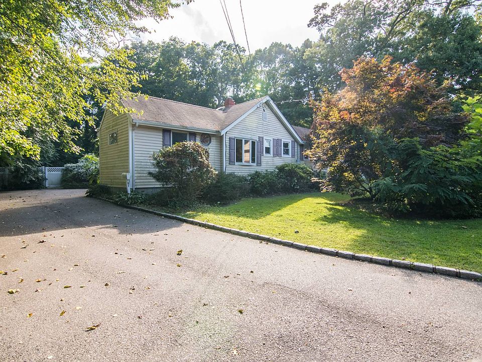 81 Union Ave, Amityville, NY 11701 | Zillow