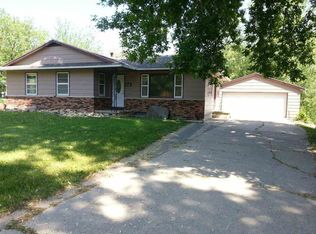 2136 Cardinal Dr, Waterloo, IA 50701