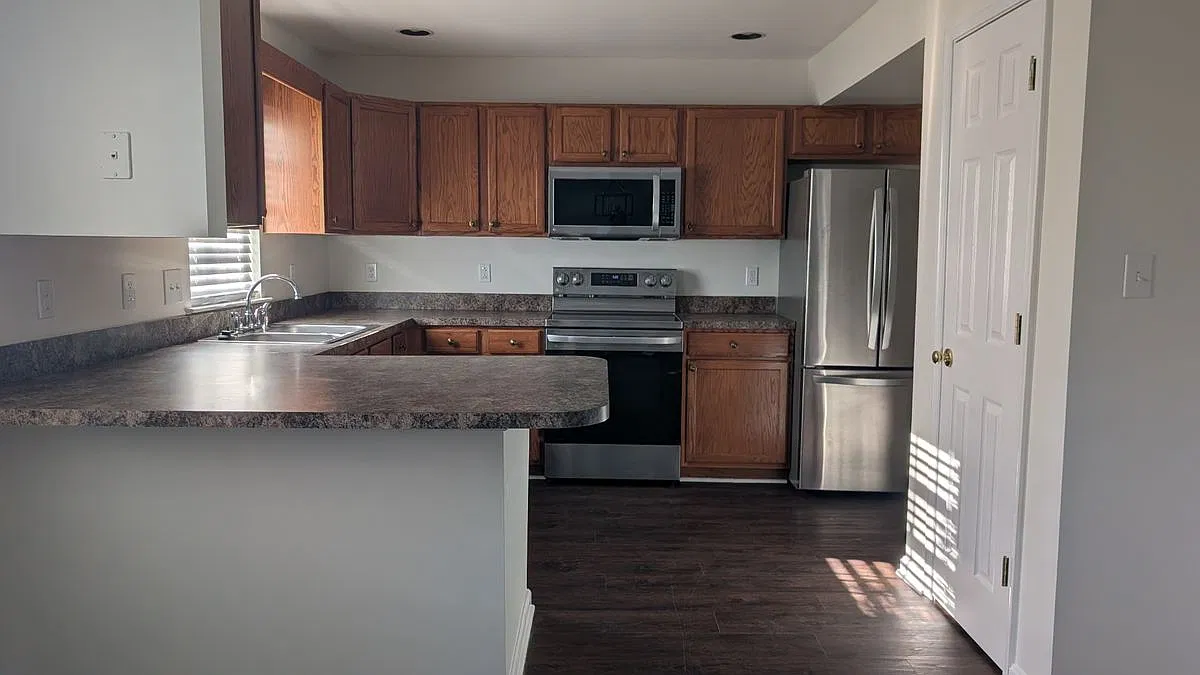 2 bed, 2.5 bath, 1632 sqft, $1,825 — Photo 3
