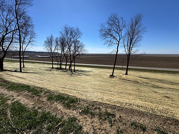 2nd image of 2290 Bluff Rd