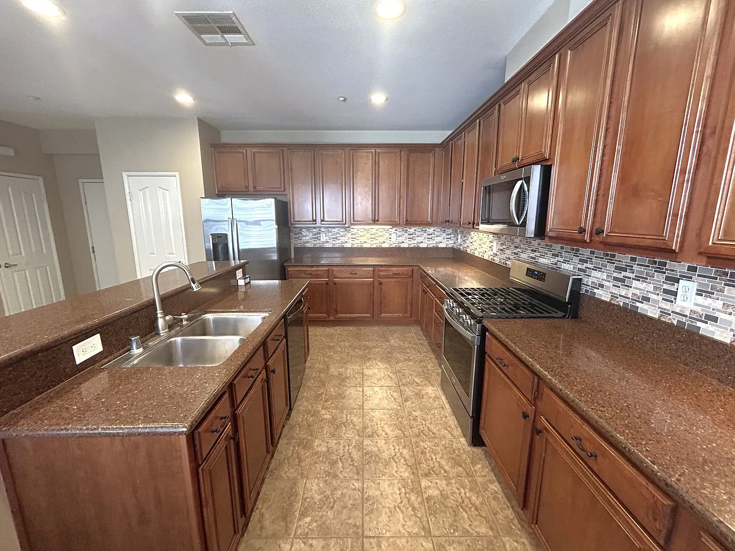 11450 Church St #5 Rancho Cucamonga 91730 (3 Bed / 2.5 Bath) — Photo 4