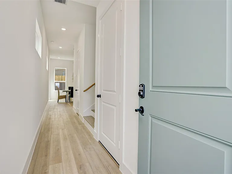 9604 Burden St — Photo 8