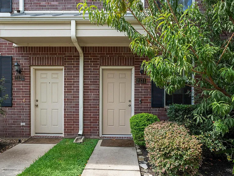 2131 Kemah Village Dr — Photo 2