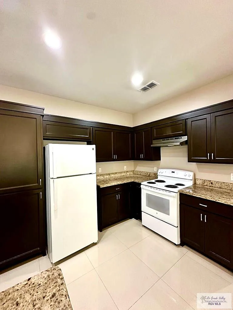 3 bed, 2.0 bath, 1310 sqft, $1,490 — Photo 4