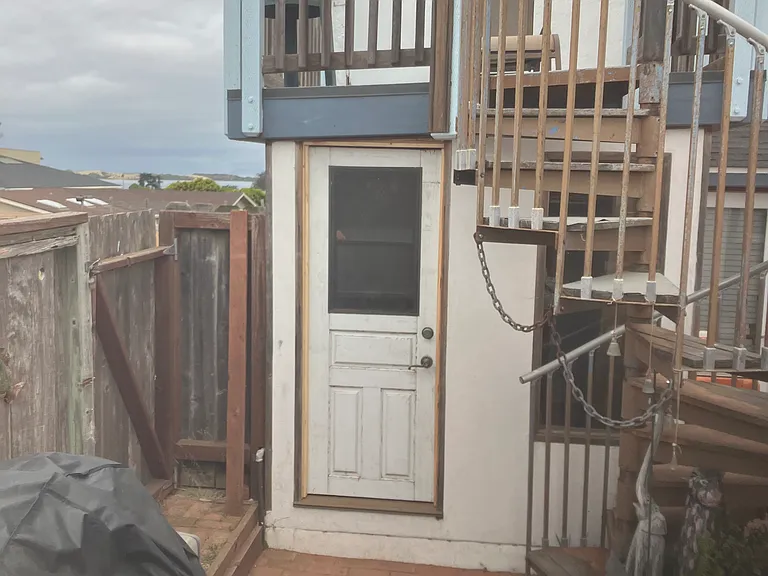 2025 Bush Dr — Photo 9