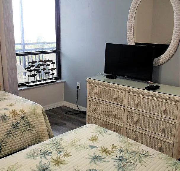 627 Alhambra Rd #702 — Photo 25