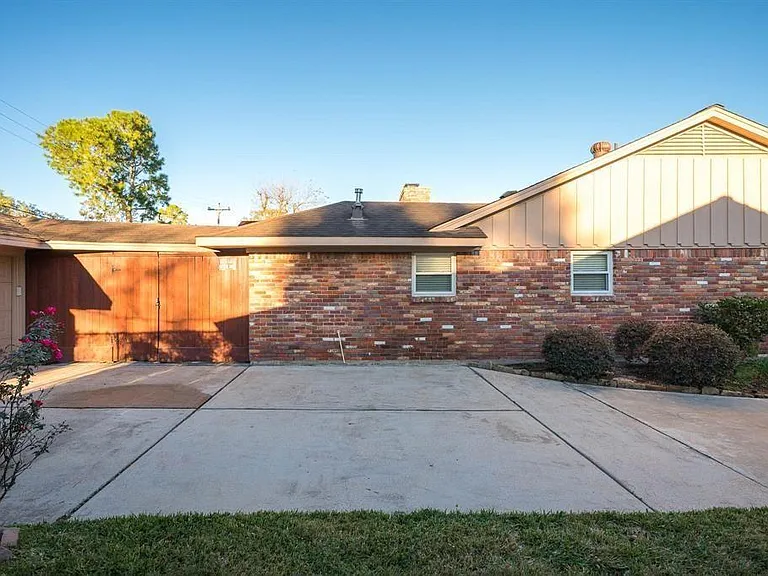 5046 Yarwell Dr — Photo 5
