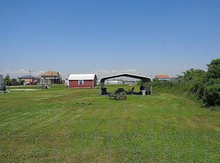 1042 N Monkhouse Dr, Crystal Beach, TX 77650