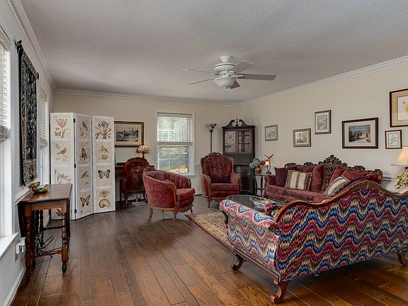 3rd image of 120 Jonas Dr