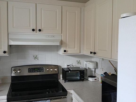 4th image of 92 Seville Drive