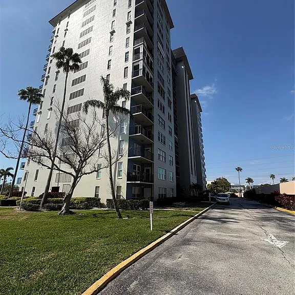 5220 Brittany Dr S #803 — Photo 37
