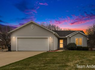 1030 Sunrise Ln NW, Grand Rapids, MI 49534