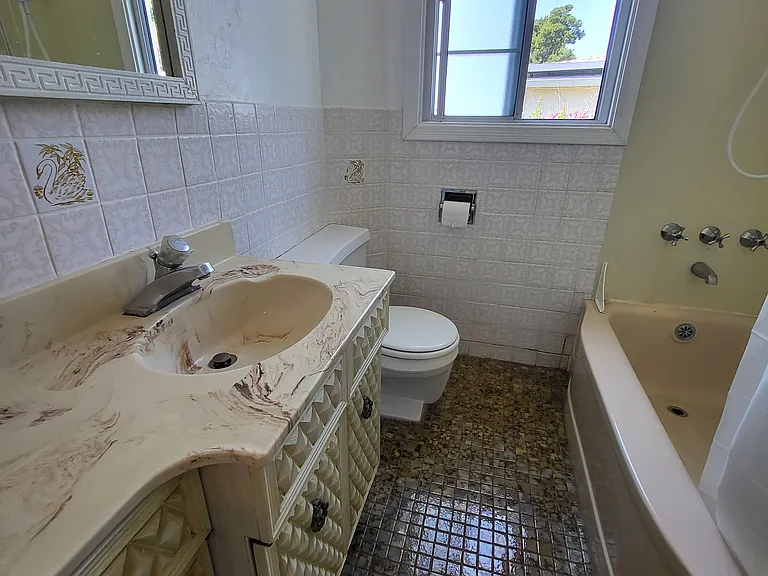 906 Balra Dr — Photo 24