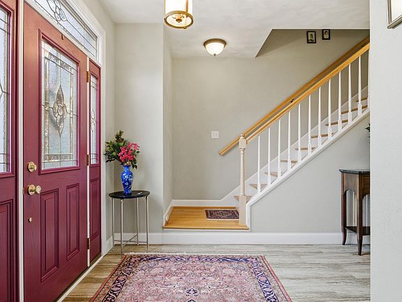 3rd image of 1940 Cascades Rd