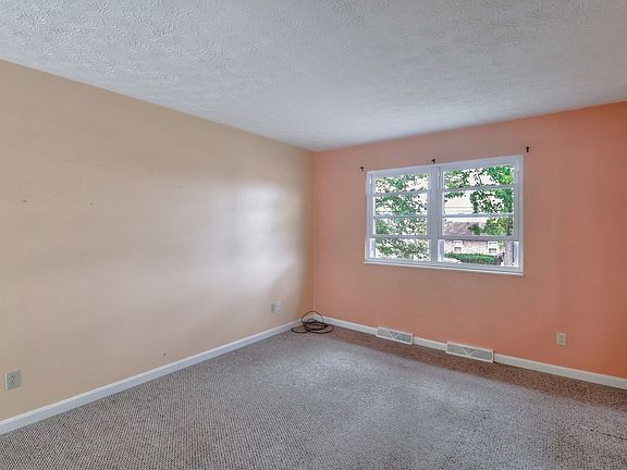 5th image of 6727 Highridge Ave