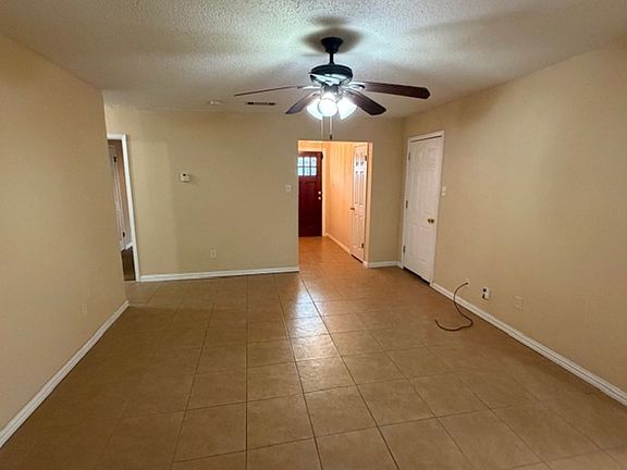 2nd image of 202 W Cotter Ave