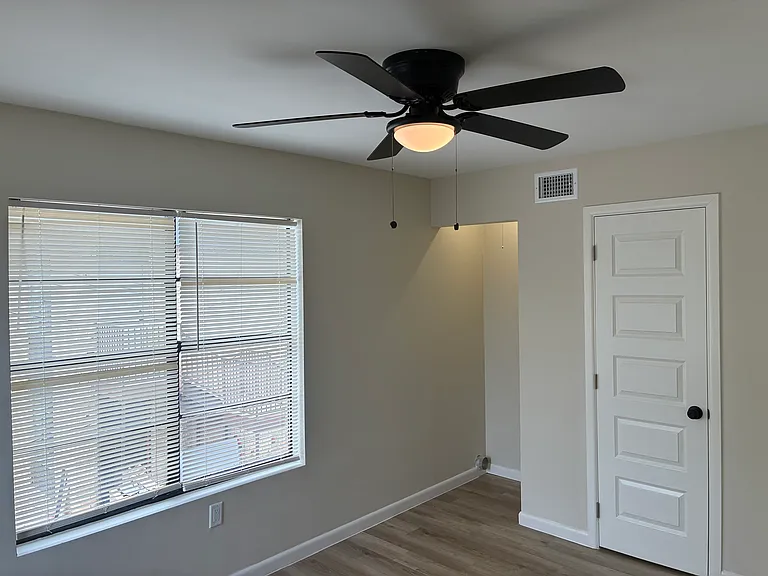 705 E Bustamante St #6 — Photo 9
