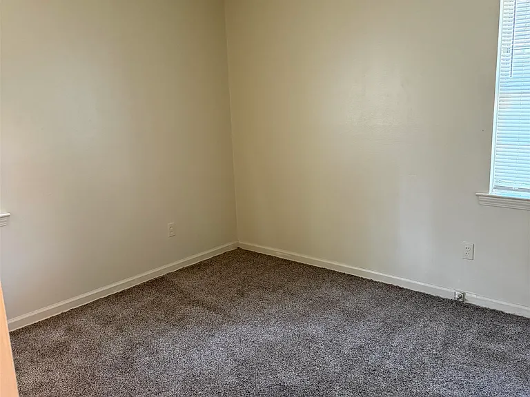 1617 Leigh Dr — Photo 8