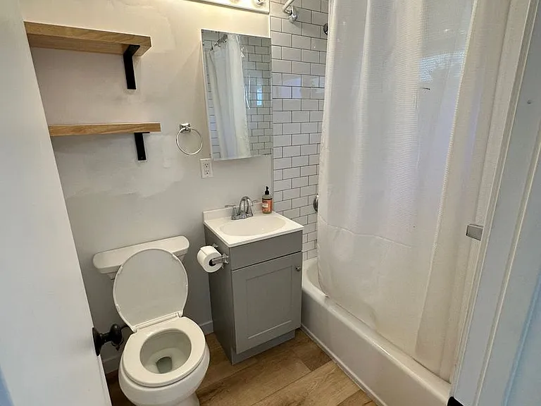 3243 Glenhurst Ave — Photo 11