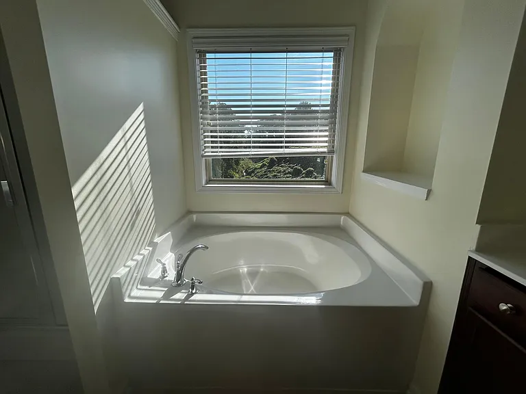 1047 Haley Woods Ct — Photo 21
