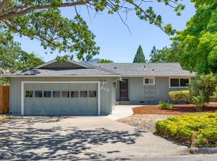 814 Oak Knoll Dr, Ashland, OR