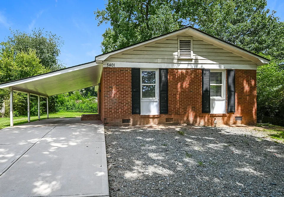 5401 Snow White Ln