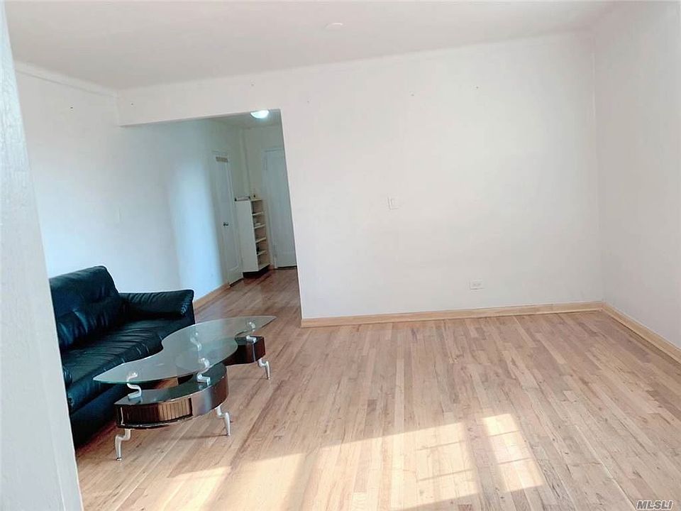 1st image of 14407 Sanford Ave APT 6E