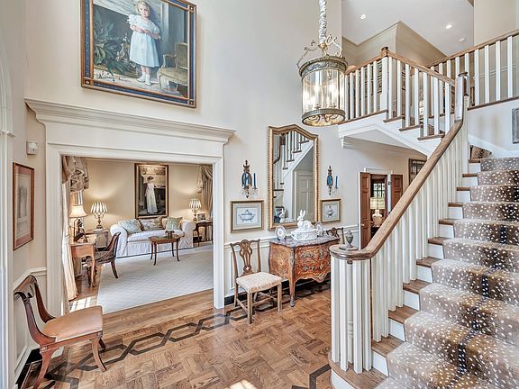 2nd image of 102 Bellebrook Cir